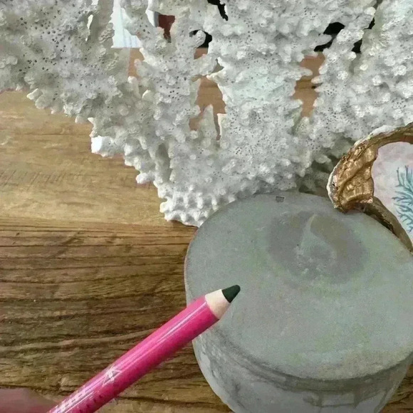 JEFFREE STAR Velour Lip Liner ~ Crocodile Tears ~ NEW IN BOX!~ SOLD OUT COLOR! - Picture 5 of 13